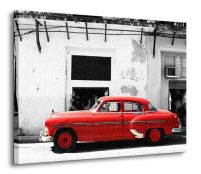 perspektywa canvasu z czerwonym samochodem przed opuszczoną ruderą
