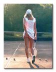 Obraz 60x80 przedstawia kobietę na korcie tenisowym