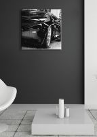 aranżacja obrazu z czarnym samochodem Lexus w pokoju z czarną ścianą
