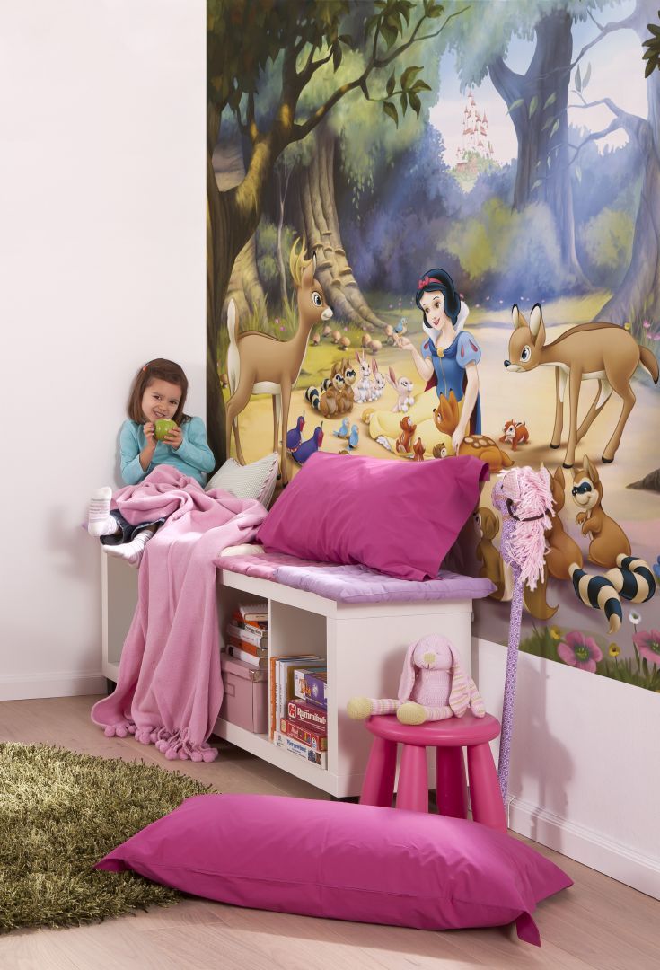 Aranżacja pokoju dziecka z fototapetą na ścianę z motywem Królewny Śnieżki