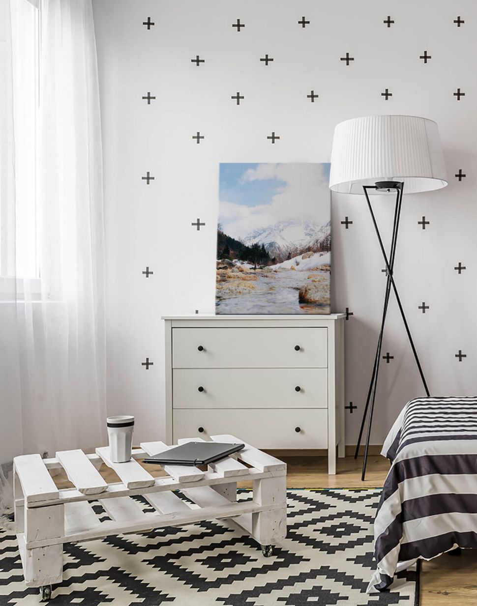 Obraz płócienny Górski strumyk postawiony na białej komodzie w sypialni
